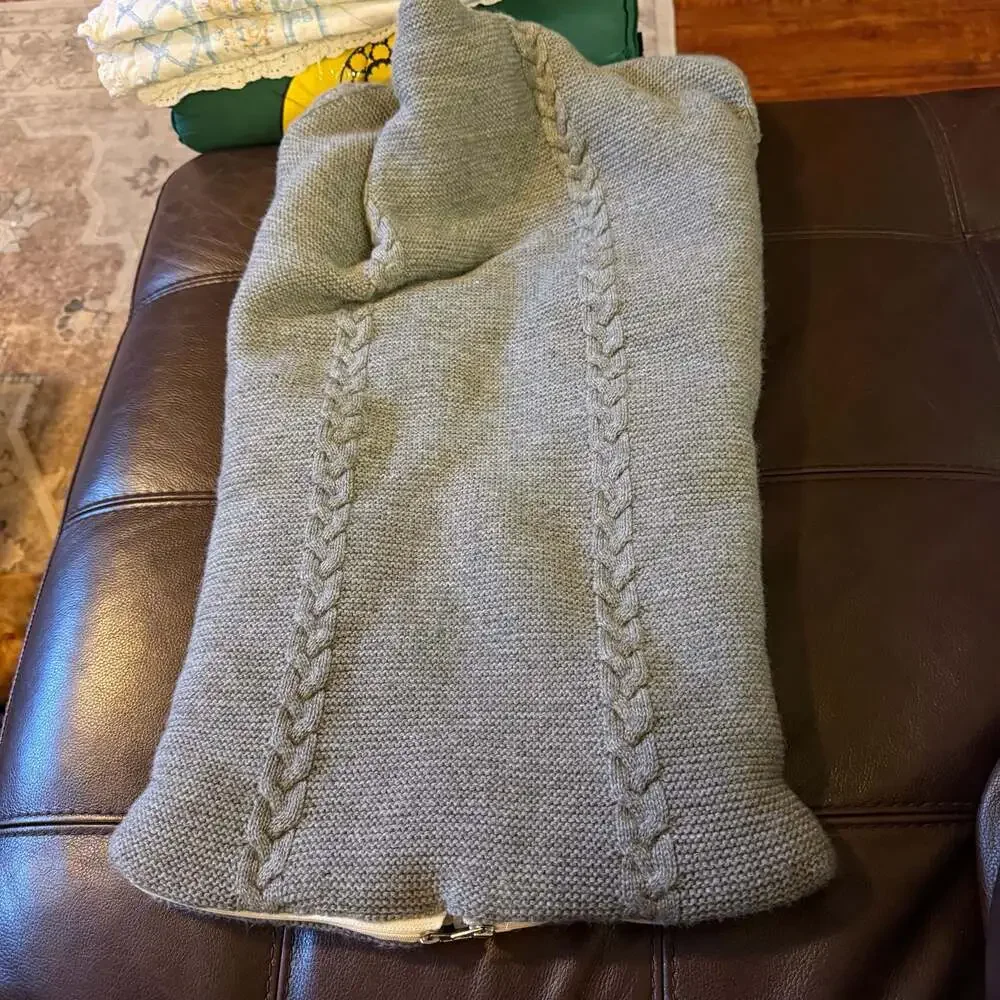 Generic gray cable